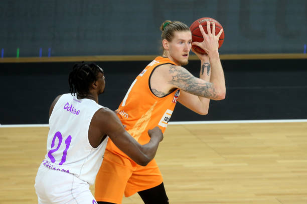 凸显球队韧 凸显球队韧